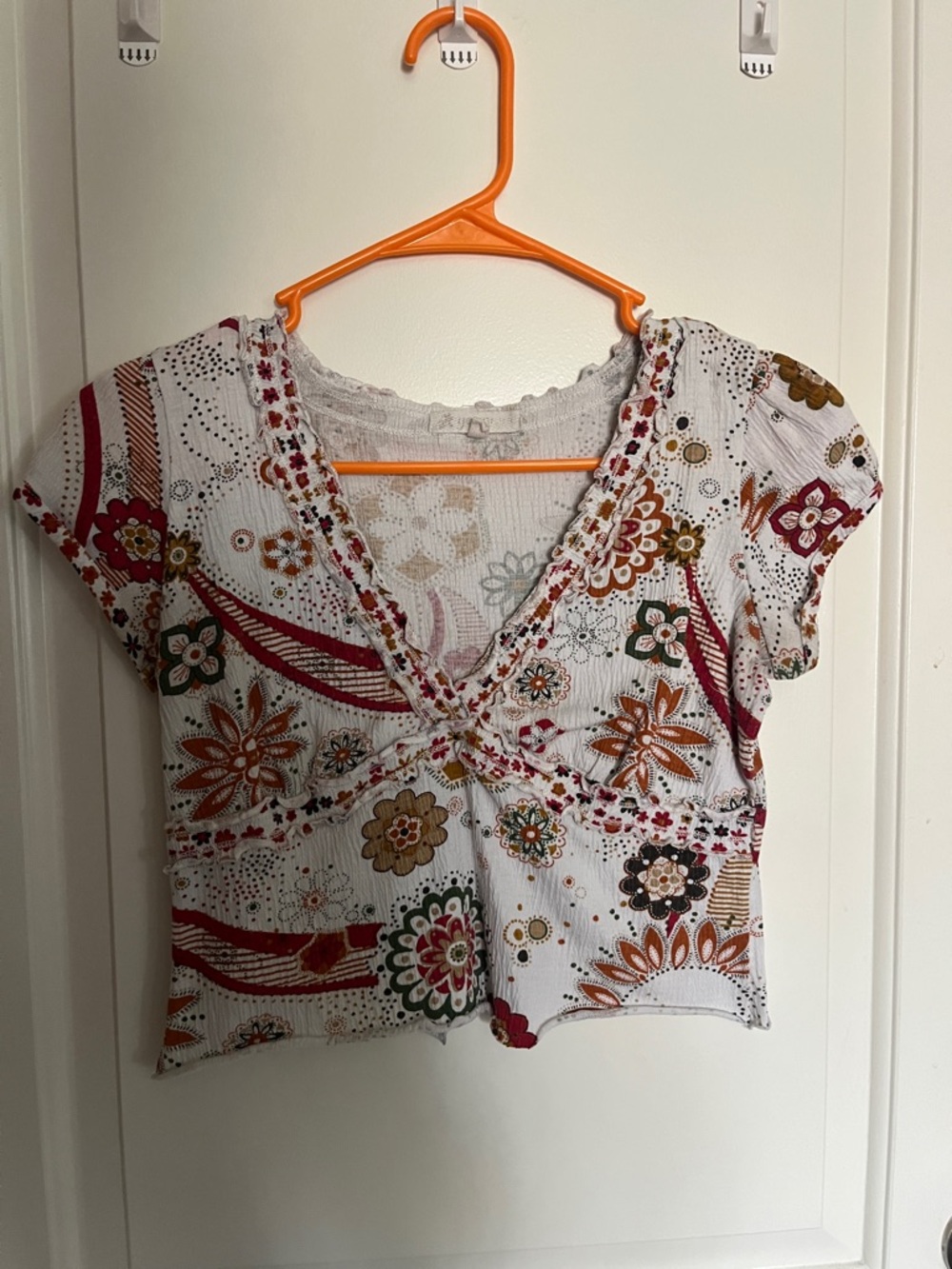 Vintage Floral Wrap-Style Cropped Top in White and Multicolor